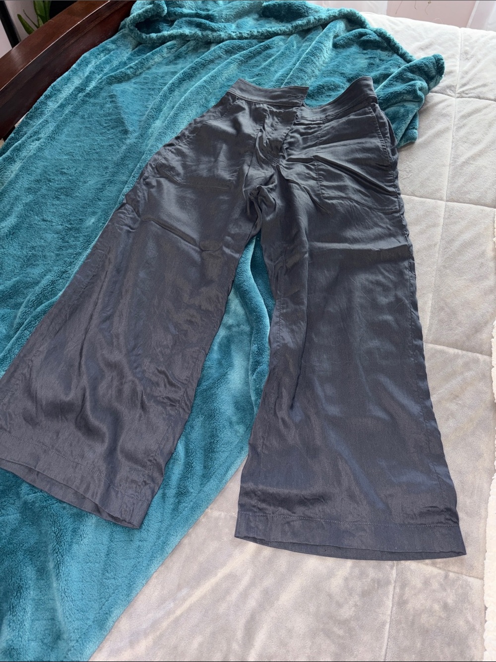 Wide Leg Satin-Look Pants in Charcoal Gray club Monaco size 26” high rise